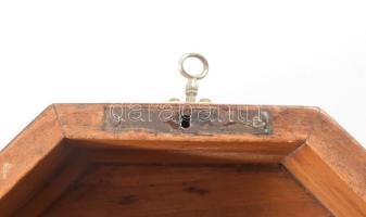 Szecessziós oktogonális ékszeres doboz, többféle fából, csont kulcslyuk címerrel, kulccsal, zárja ne...