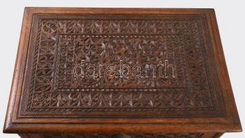 Homonnai Műfaragó Szakiskola vizsgamunka, gazdag faragással díszített fa doboz, kulcs nélkül, elemhi...