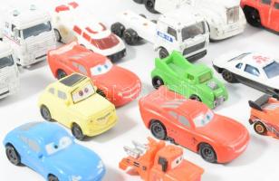 21 darab játékautó, klf méretben