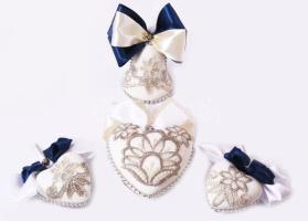 4 darab nagyobb méretű karácsonyfadísz.