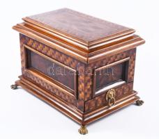 Rendkívül gazdag intarziával díszített titokdoboz, díszdoboz, két oldalsó fiókja pöcök benyomásával,...