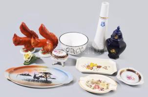 Vegyes zömmel magyar porcelán tétel, közte 2 darab Hollóházi mókus, Herendi rózsa.