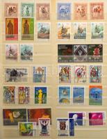 Vatikán kis tétel, sorok, blokkok, kisívek, bélyegfüzetek 4 nagy Schaubek berakólapon / Small lot, s...