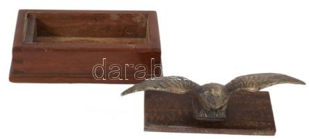 Díszdoboz, fedelén turul fém alakjával, 12x7 cm