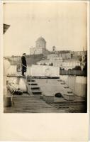 Esztergom, Bazilika. "JOSEF CARL" DGT-HILDEGARDE típusú lapátkerekes gőzhajó fedélzete / Hungarian paddlewheeler passenger steamship. During the First World War, she was pressed into service by the k.u.k. Zentraltransportleitung (ZTL), photo (vágott / cut)