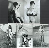 "Lányok, asszonyok egy szál semmiben", szolidan erotikus felvételek, amelyek különböző időpontokban készültek, 5 db modern nagyítás, jelzés nélkül, 15x10 cm