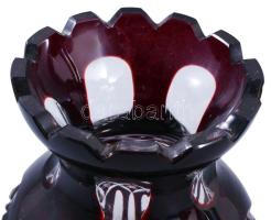 Vörösen pácolt kristály váza, m: 11 cm