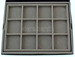 Érmetartó kazetta egy kivehető tálcával, összesen 24db, 50x50mm-es férőhellyel. Használt, de jó álla...