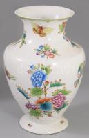 Herendi Viktória mintás váza. Talpánál lepattanással, jelzett, m: 23 cm