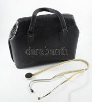 Régi bőr női orvosi táska, benne sztetoszkóppal, kopással, 33x26 cm