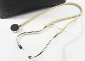 Régi bőr női orvosi táska, benne sztetoszkóppal, kopással, 33x26 cm