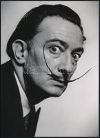 cca 1948 Yousuf Karsh (1908-2002) kanadai fotóművész felvétele Salvador Daliról, 1 db modern nagyítás, jelzés nélkül, jelzés nélkül, 21x15 cm