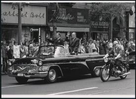 cca 1966 Kádár János és Leonyid Iljics Brezsnyev Budapesten, 1 db modern nagyítás, jelzés nélkül, 15x21 cm