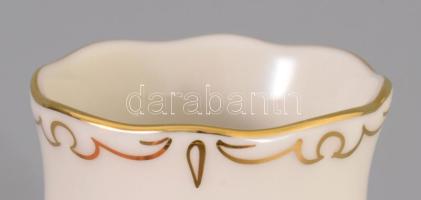 Zsolnay virágmintás kisváza. Jelzett, hibátlan, m: 8,5 cm