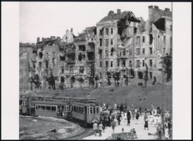 cca 1945 Budapest, Széll Kálmán téri (később Moszkva tér) villamos, 1 db modern nagyítás, jelzés nélkül, 15x21 cm