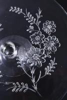 Talpas kristályüveg kínáló, itatóból ivó madarakkal díszítve, hibátlan, d: 33,5 cm, m: 9,5 cm