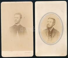 cca 1865 Férfiportrék, 2 db keményhátú fotó Strelisky pesti műterméből, egyiknél foltos hátlap, 10,5×6,5 cm