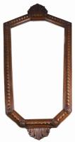 Fali tükör kagylós mintákkal. Lakkozott fa. Alján minimális sérüléssel. 111x58 cm