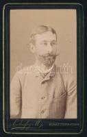 cca 1880 Férfiportré, keményhátú fotó Andrássy Mór rimaszombati műterméből, 10,5×6,5 cm