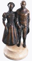 Józsa Lajos (1944-): Bika Bálint és felesége. Bronz, talapzaton, jelzett, m: 34,5 cm /// Lajos Józsa (1944-): Bálint Bika and his wife. Bronze, on a base, signed, height: 34.5 cm. /// A művész Debrecenben is megtalálható alkotásán az Aranybika Szálloda alapítóját és feleségét formázta meg.