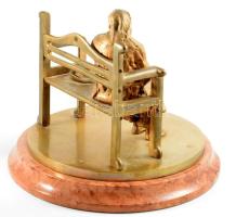 Józsa Lajos (1944- ) - Magány. Bronz, márvány talapzaton, jelzett, d: 30 cm, m: 23 cm