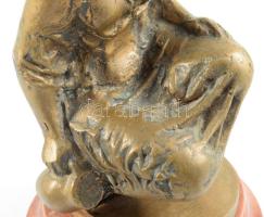 Józsa Lajos (1944- ) - Vízmerítő. Bronz, márvány talapzaton, m: 21,5 cm