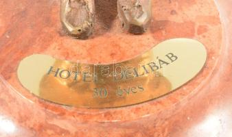 Józsa Lajos (1944-): cukrász. Bronz, márvány talapzaton, m: 22,5 cm