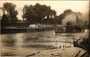 SIÓFOK (ex SM Pb CSUKA) Magyar Királyi Honvéd Folyamőrség őrnaszádja az óbudai Duna-ágban. EMKE Fotószalon / Hungarian river guard ship SIÓFOK. photo (fl)