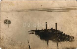 1914 A háborúban felfegyverzett SAMSON aknaszedő gőzös és KULPA kórházhajó Pancsovánál / K.u.K. Kriegsmarine Spitalschiff KULPA / WWI Austro-Hungarian Navy SMS SAMSON armed minesweeper steamer and hospital ship KULPA in Pancevo. Dr. Réti amateur felvétele, photo (EM)