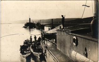 A háborúban felfegyverzett SAMSON aknaszedő gőzös / K.u.K. Kriegsmarine / WWI Austro-Hungarian Navy SMS SAMSON armed minesweeper steamer, mariners. photo (EK)