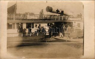1916 Ruse, Rousse, Rusze, Russe, Roustchouk, Rustschuk; KULPA kórházhajó, matrózokkal, katonákkal és nővérrel a fedélzeten / WWI Austro-Hungarian Navy, KULPA hospital ship, mariners, soldiers and nurse on board. During the First World War KULPA steamship was requisitioned and outfitted as a hospital ship in the K.u.K. Kriegsmarine Danube Fleet (Donauflottille) in July 1914. SM Spitalschiff KULPA's first two captains were civilian employees of the DDSG, while the physicians appear to have been navy officers. Kulpa was returned to the DDSG on April 18, 1917, and eventually scrapped in 1924. photo