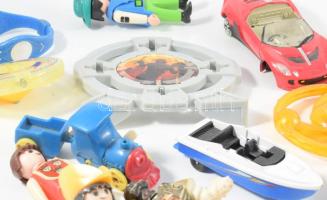 Kis doboznyi vegyes játék tétel, figurákkal