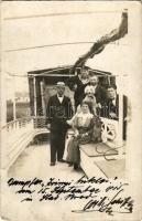 1915 Dampfer Zrínyi Miklós / ZRÍNYI MIKLÓS gőzhajó, fedélzet matrózzal és kutyákkal. Az első világháborúban SM Spitalschiff ZRÍNYI MIKLÓS kórházhajó a Dunaflottillában / ZRÍNYI MIKLÓS steamship, sailor and dogs on board. During the First World War, she served as a hospital ship for the K.u.K. Kriegsmarine Danube Fleet (Donauflottille). photo (kopott sarkak / worn corners)