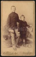 cca 1880 Fiú katonai egyenruhában, keményhátú fotó Szerdahelyi budapesti műterméből, 10,5×6,5 cm