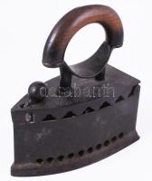 Vas szenes vasaló, 20x21 cm