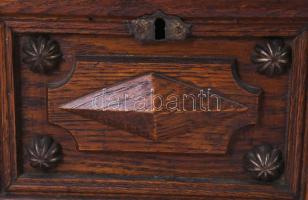 1925 Faragott díszládika, kulcs nélkül, tetejében személyes megjegyzésekkel, melyben utalnak Budapes...