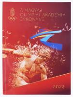 Martinek János, Cszizmadia Kolos, Nagy Péter, Lévai Zoltán és Havasi Gergő olimpikonok aláírásai a 2022-es Magyar Olimpiai Akadémia évkönyvében.