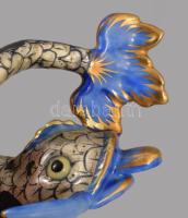 Herendi óherendi koi hal figura, ezüstös festéssel, jelzett, kopott, 6,5x 4,5 cm
