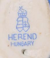 Herendi óherendi koi hal figura, ezüstös festéssel, jelzett, kopott, 6,5x 4,5 cm