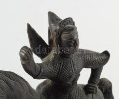 Faragott fa kínai lovas figura, m: 30 cm