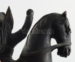 Faragott fa kínai lovas figura, m: 30 cm