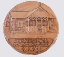 Doboznyi kerámia tétel, benne fekete kerámiákkal