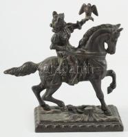 Vas lovas szobor galambbal, 18x18 cm