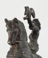 Vas lovas szobor galambbal, 18x18 cm