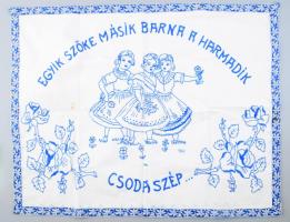 Kézzel hímzett gyermek falvédő, "Egyik szőke másik barna a harmadik csodaszép" felirattal, 56x71 cm