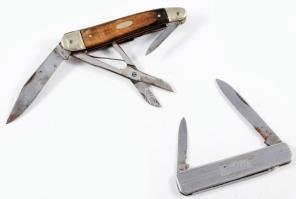 2 db régi zsebkés, bicska, Fella jelzésű az egyik, a másik több funkciós, rózsafa nyelű. Becsukva 7 cm, 8,5 cm