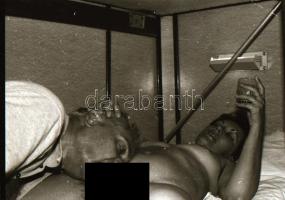 25 db amatőr erotikus és szex negatív, 3,5×3,5 cm