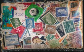 Min. 1.000 db vegyes német bélyeg, hozzá néhány blokk és küldemény, zacskóban ömlesztve