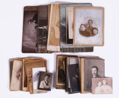 Vegyes keményhátú fotó tétel (vizitkártyák, kabinetfotók, mignon fotók), összesen 40 db, különféle műtermekből, változó méretben és állapotban (közte sérült, foltos)