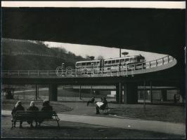 cca 1960 Budapest, Döbrentei tér Ikarus busszal, fotó, 18×24 cm
